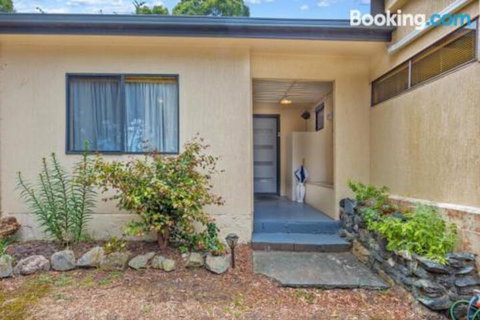 Green Views - Foster Accommodation 7