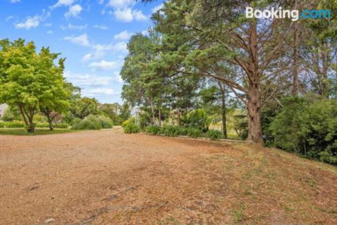 Green Views - Foster Accommodation 6