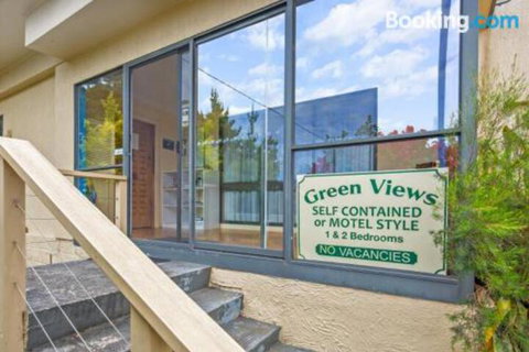 Green Views - Foster Accommodation 5