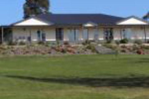 Nyora Lodge B & B - Foster Accommodation 0