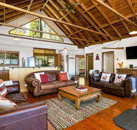 Narrow Neck Lodge