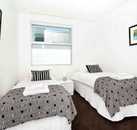 Broadway in Elwood on the Canal - Foster Accommodation