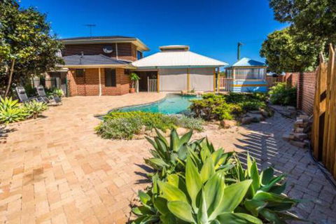 Yanchep Beach Retreat - Foster Accommodation 3