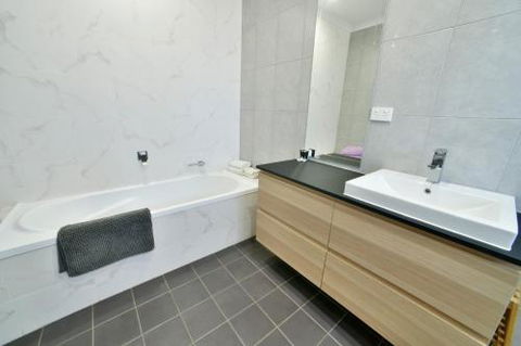 Great Northern Lodge - Foster Accommodation 4