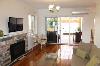 Island Living - Foster Accommodation 0