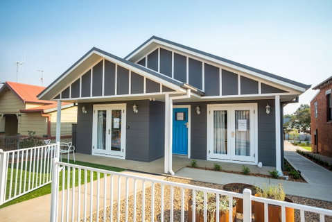 Kirsten Accommodation Parkes - Foster Accommodation 1
