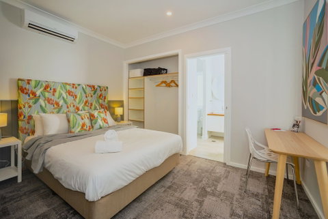 Kirsten Accommodation Parkes - Foster Accommodation 3