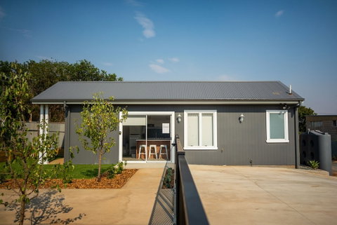 Kirsten Accommodation Parkes - Foster Accommodation 0