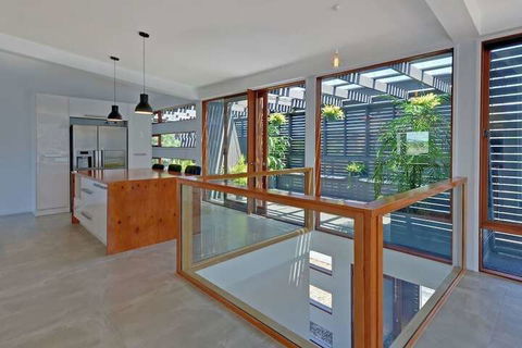 Amazing Unique Five-Star Waterfront Retreat - Foster Accommodation 3