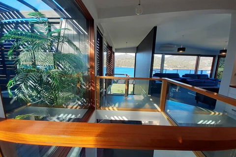Amazing Unique Five-Star Waterfront Retreat - Foster Accommodation 2