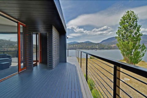 Amazing Unique Five-Star Waterfront Retreat - Foster Accommodation 0