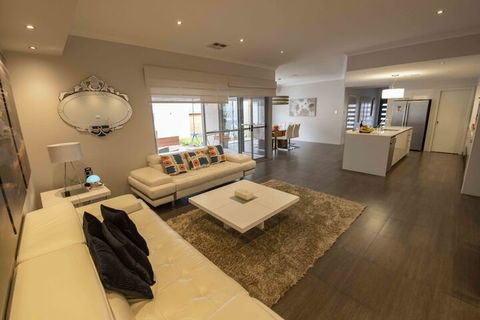 Magnificent Beach Retreat - Foster Accommodation 6