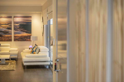 Magnificent Beach Retreat - Foster Accommodation 4