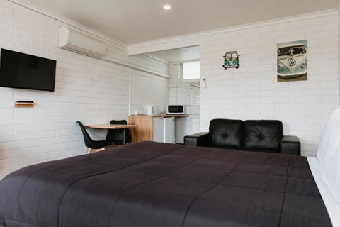 Anchor Wheel Motel - Foster Accommodation 3