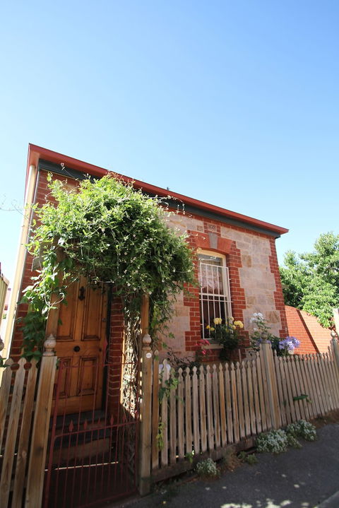 Adelaide Heritage Cottages & Apartments - Foster Accommodation 1