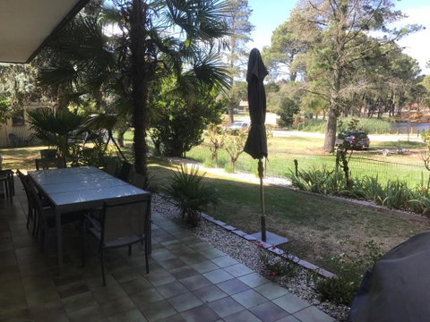 Lakeside Chalet & Studio - Foster Accommodation 4