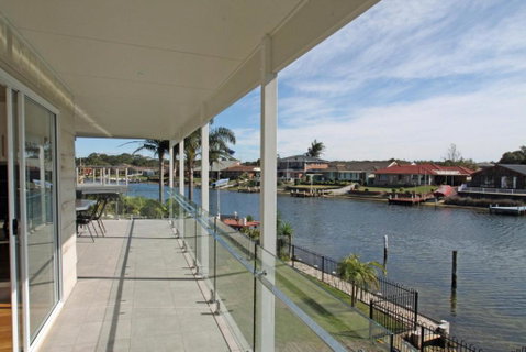 Unbeatable Waterfront Location - Foster Accommodation 6