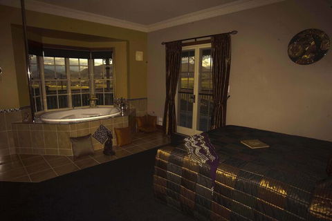 R On The Downs BnB & Spa Cottages - Foster Accommodation 7