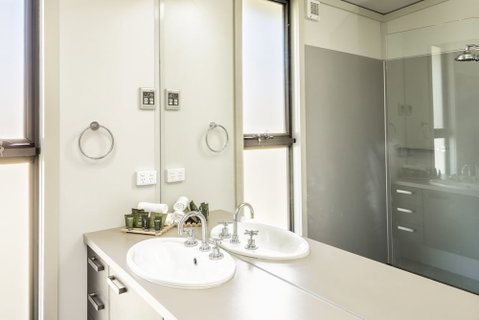Ecocrackenback 10 'Sustainable Chalet Close To The Slopes.' - Foster Accommodation 4