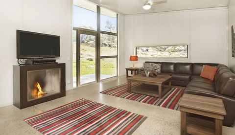 Ecocrackenback 16 'Sustainable Chalet Close To The Slopes.' - Foster Accommodation 1