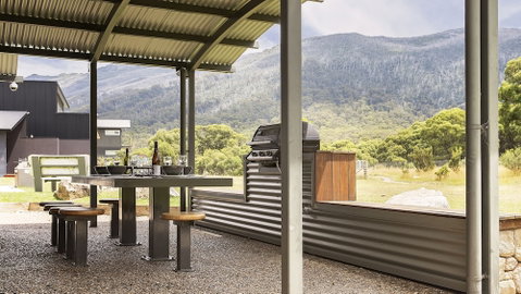 Kickenback Chalet - Contemporary Chalet In The Heart Of Crackenback - Foster Accommodation 1