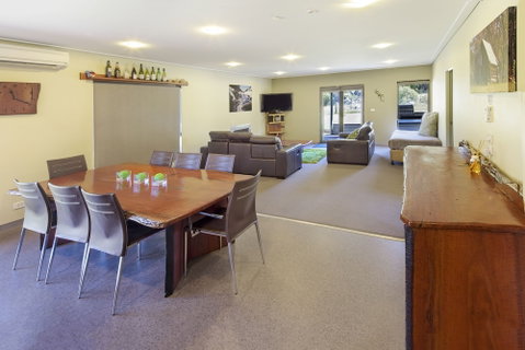 Kickenback Chalet - Contemporary Chalet In The Heart Of Crackenback - Foster Accommodation 3