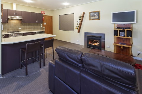 Kickenback Studio - Contemporary Accommodation In The Heart Of Crackenback - Foster Accommodation 2