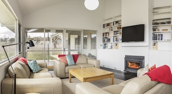 Manna Tree Farm -modern Home With Majestic Views In Stunning Countryside - Foster Accommodation 1