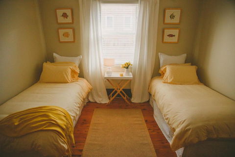 Apple Cottage Orange NSW - Foster Accommodation 6