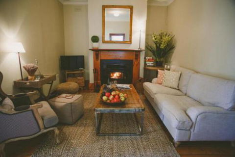 Apple Cottage Orange NSW - Foster Accommodation 0
