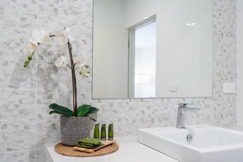 CENTRAL NO 5 LUXURY APARTMENT - Foster Accommodation 4