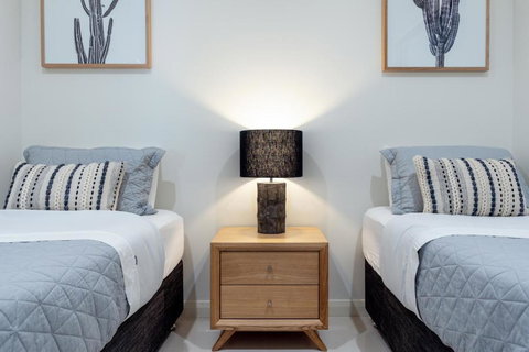 CENTRAL NO 5 LUXURY APARTMENT - Foster Accommodation 1