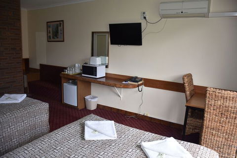 Valley Views Motel & Chalets - Foster Accommodation 4