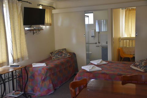 Valley Views Motel & Chalets - Foster Accommodation 1