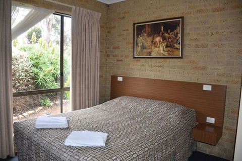 Valley Views Motel & Chalets - Foster Accommodation 3