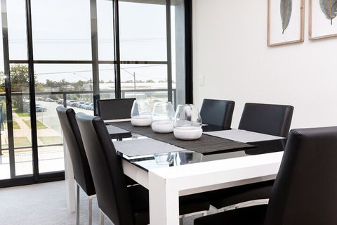 4 Bedroom Executive Apartment In The CBD - Foster Accommodation 6