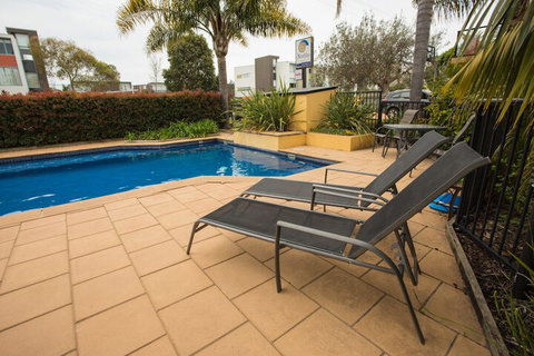 By The Sea 3 - Foster Accommodation 2