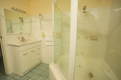 By The Sea 3 - Foster Accommodation 6
