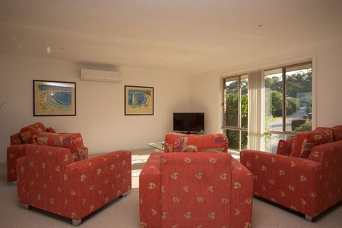 'Carnook House' Tura Beach - Foster Accommodation 4