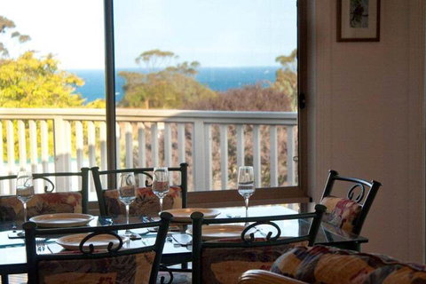'Carnook House' Tura Beach - Foster Accommodation 5