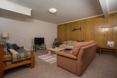 Fishermans Lodge - Foster Accommodation 3