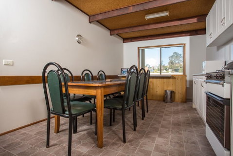 Fishermans Lodge - Foster Accommodation 0