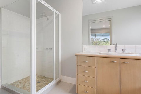 Greens On Pacific Way - Foster Accommodation 1