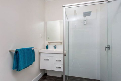 Ocean's 30 - Ultimate Beach Frontage - Foster Accommodation 5