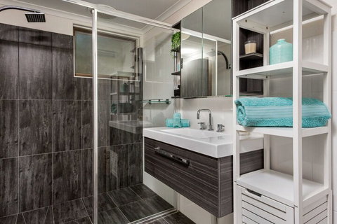 Ocean's 30 - Ultimate Beach Frontage - Foster Accommodation 6
