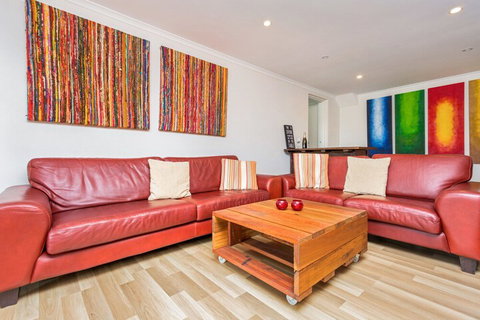 Ocean's 30 - Ultimate Beach Frontage - Foster Accommodation 4