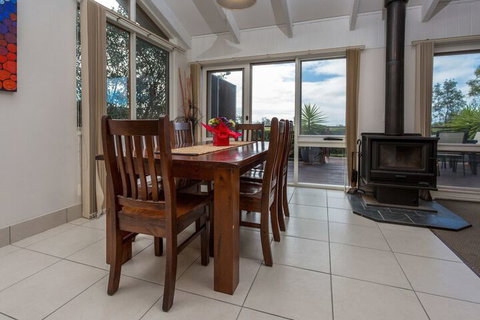 Ocean's 30 - Ultimate Beach Frontage - Foster Accommodation 7