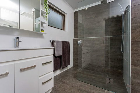 Ocean's 30 - Ultimate Beach Frontage - Foster Accommodation 3