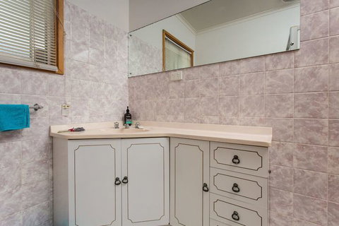 Pambula Family Beach House - Foster Accommodation 3