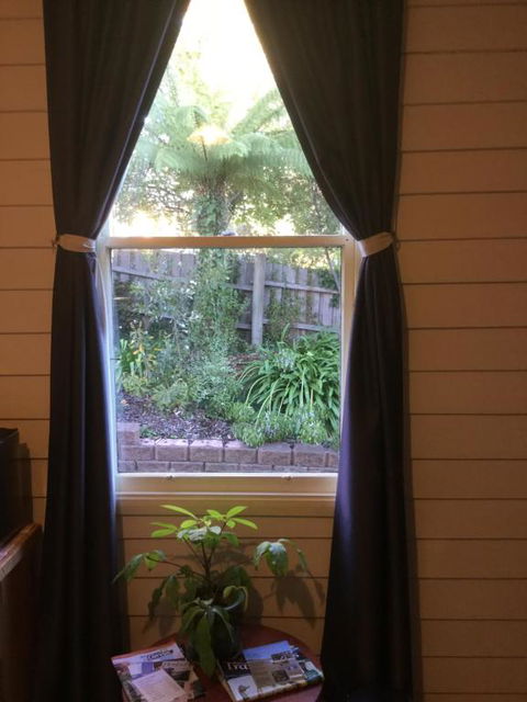 Pump Jack B & B - Foster Accommodation 3